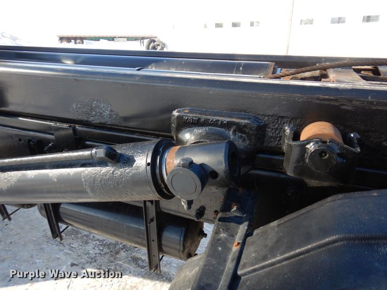 image for item KU9822 1997 Peterbilt 357  roll-off container truck