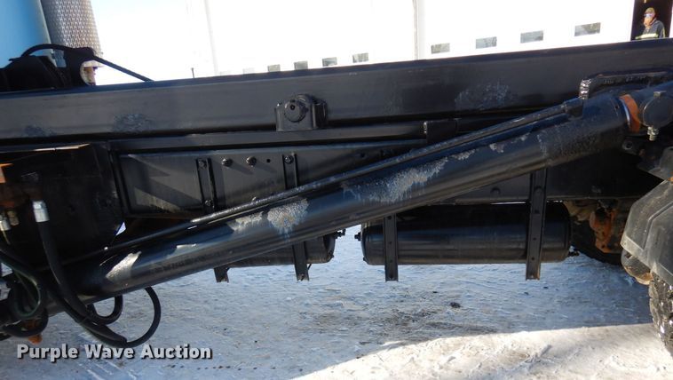 image for item KU9822 1997 Peterbilt 357  roll-off container truck