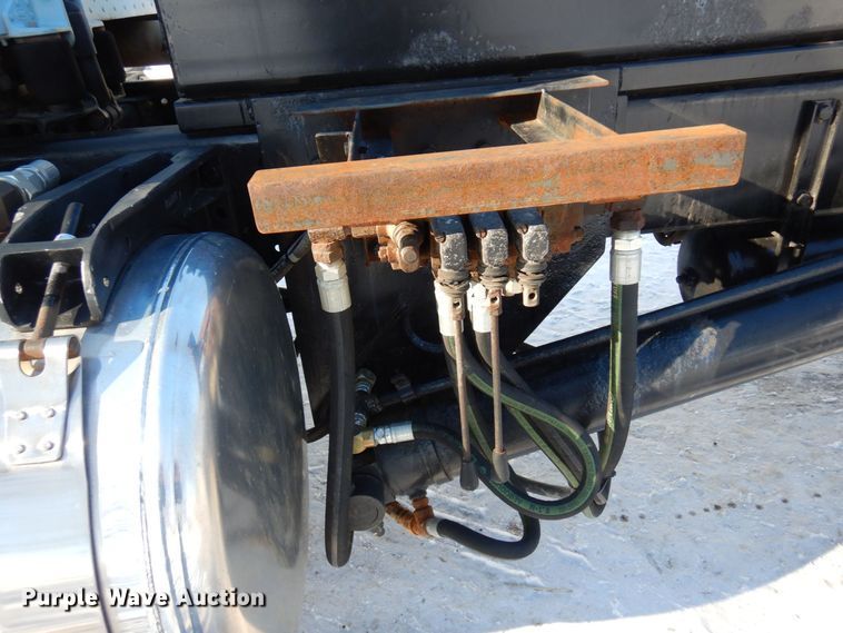 image for item KU9822 1997 Peterbilt 357  roll-off container truck