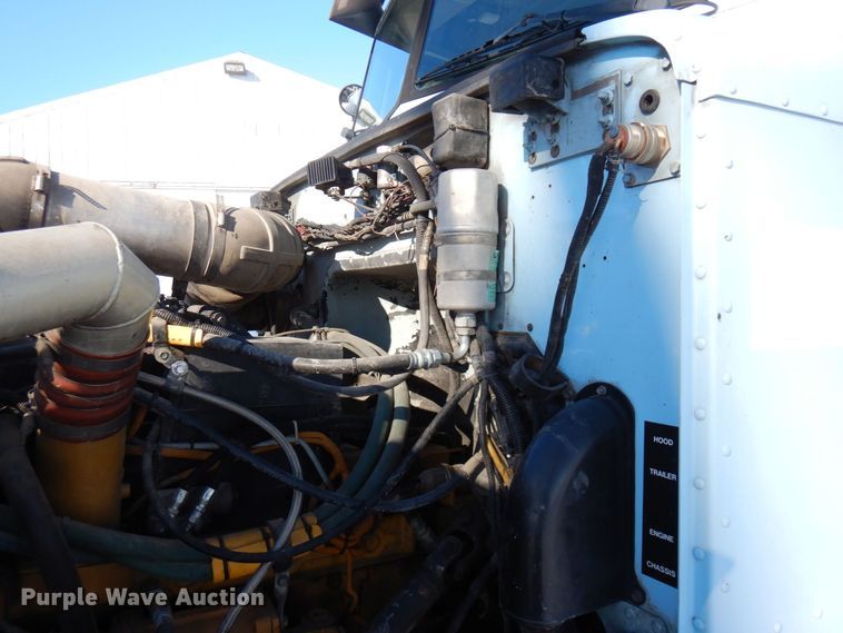 image for item KU9822 1997 Peterbilt 357  roll-off container truck