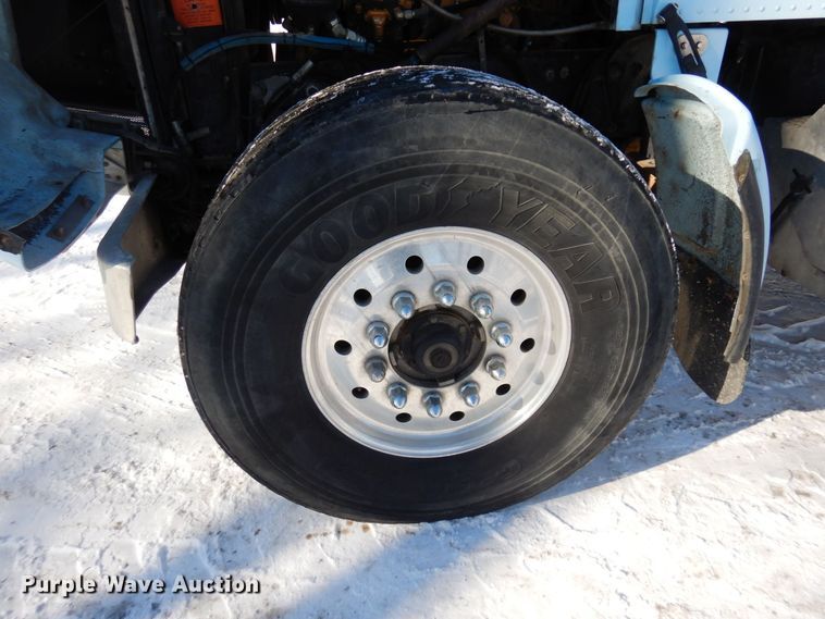 image for item KU9822 1997 Peterbilt 357  roll-off container truck