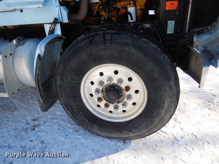 image for item KU9822 1997 Peterbilt 357  roll-off container truck