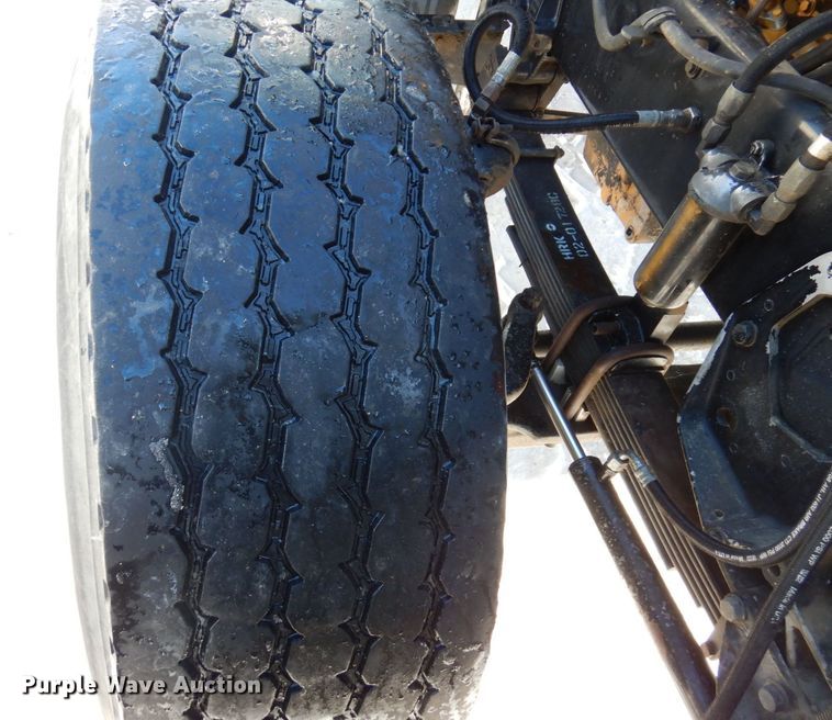 image for item KU9822 1997 Peterbilt 357  roll-off container truck