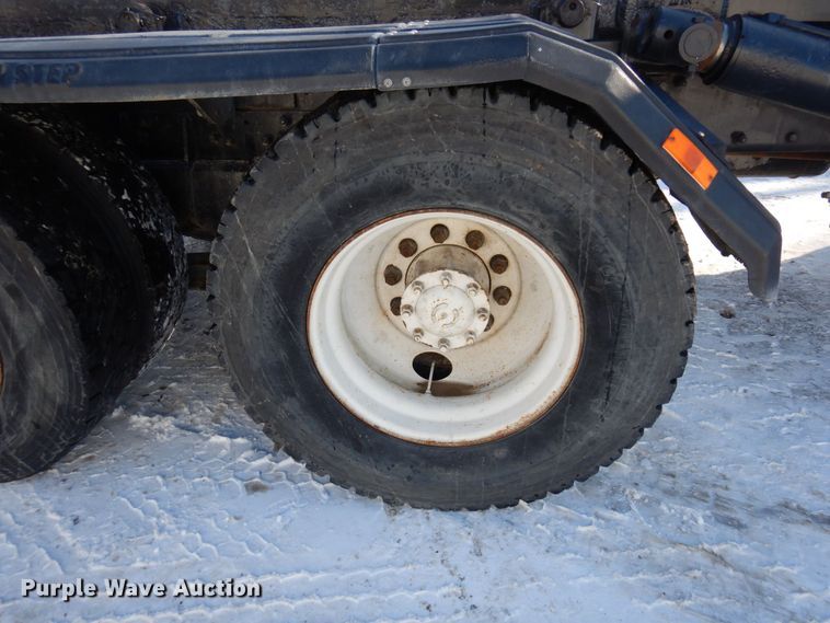 image for item KU9822 1997 Peterbilt 357  roll-off container truck