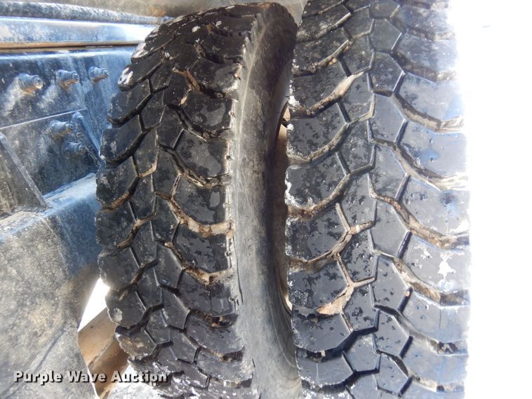 image for item KU9822 1997 Peterbilt 357  roll-off container truck