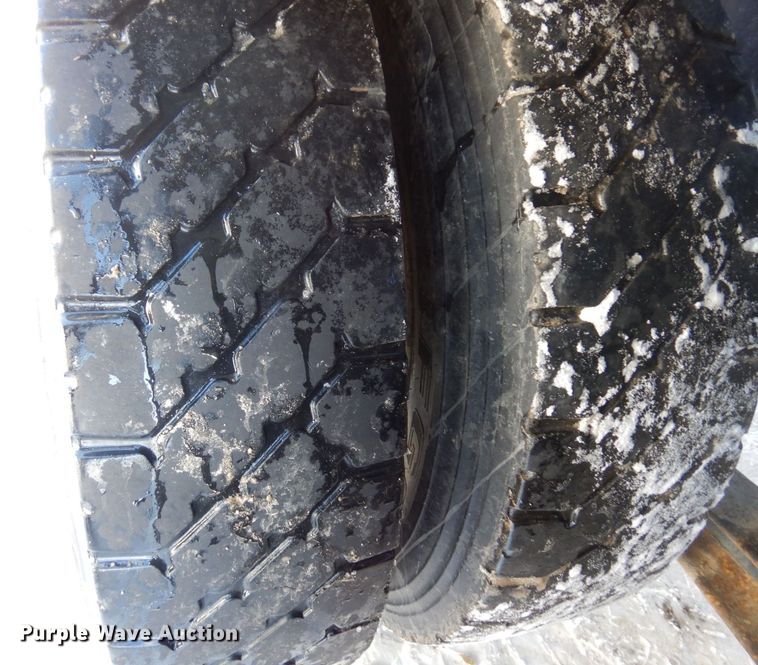 image for item KU9822 1997 Peterbilt 357  roll-off container truck