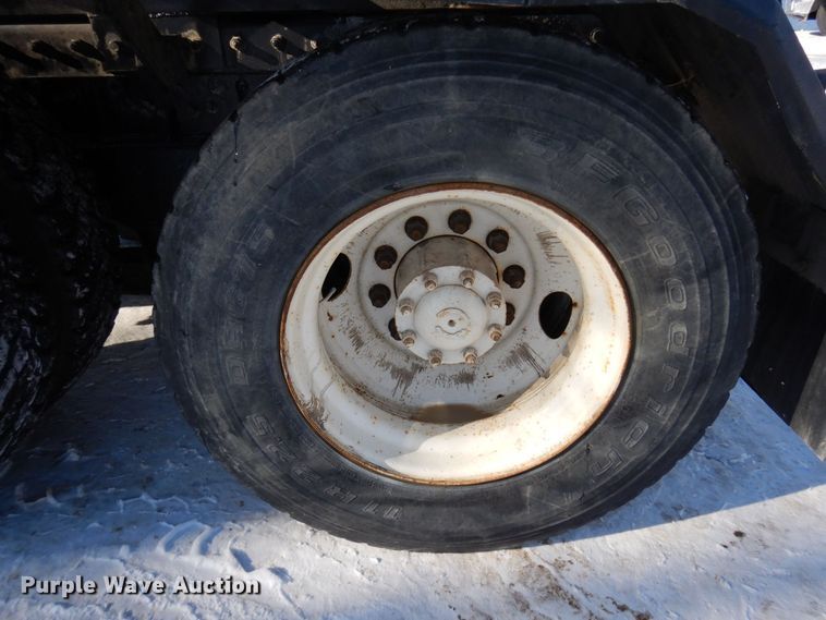 image for item KU9822 1997 Peterbilt 357  roll-off container truck