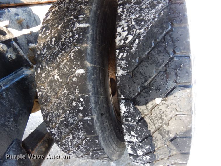 image for item KU9822 1997 Peterbilt 357  roll-off container truck