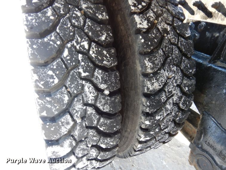 image for item KU9822 1997 Peterbilt 357  roll-off container truck