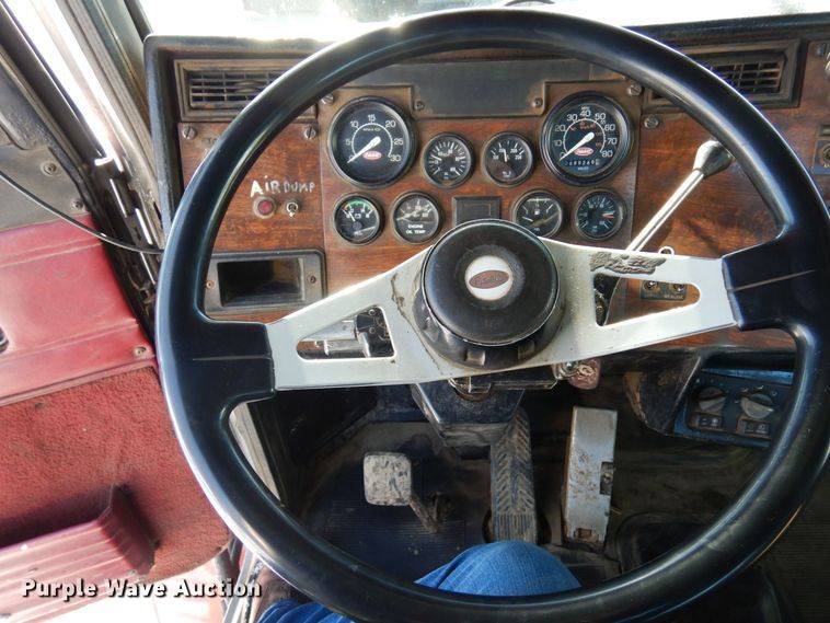 image for item KU9824 1996 Peterbilt 357  roll-off container truck