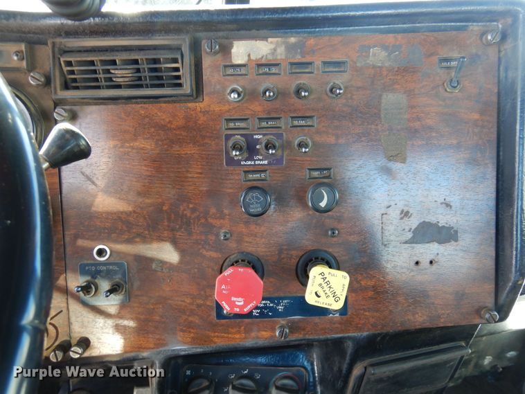 image for item KU9824 1996 Peterbilt 357  roll-off container truck