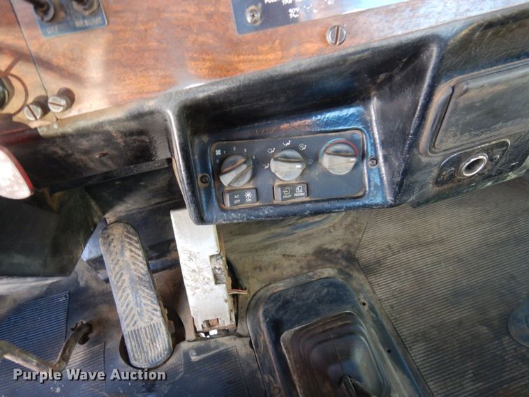 image for item KU9824 1996 Peterbilt 357  roll-off container truck