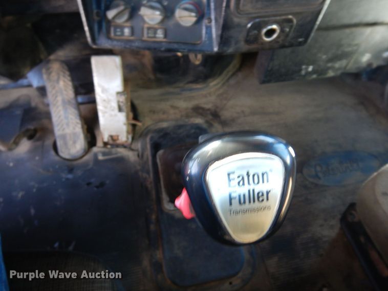 image for item KU9824 1996 Peterbilt 357  roll-off container truck