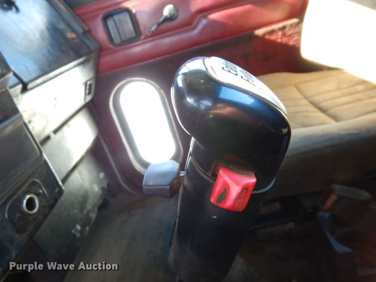 image for item KU9824 1996 Peterbilt 357  roll-off container truck