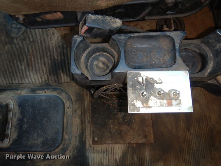 image for item KU9824 1996 Peterbilt 357  roll-off container truck