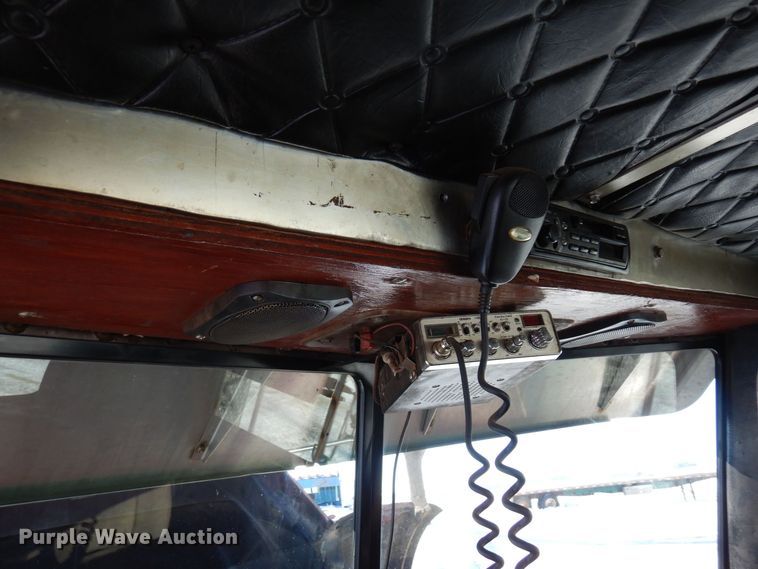 image for item KU9824 1996 Peterbilt 357  roll-off container truck