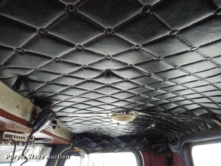 image for item KU9824 1996 Peterbilt 357  roll-off container truck