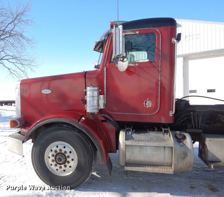 image for item KU9824 1996 Peterbilt 357  roll-off container truck