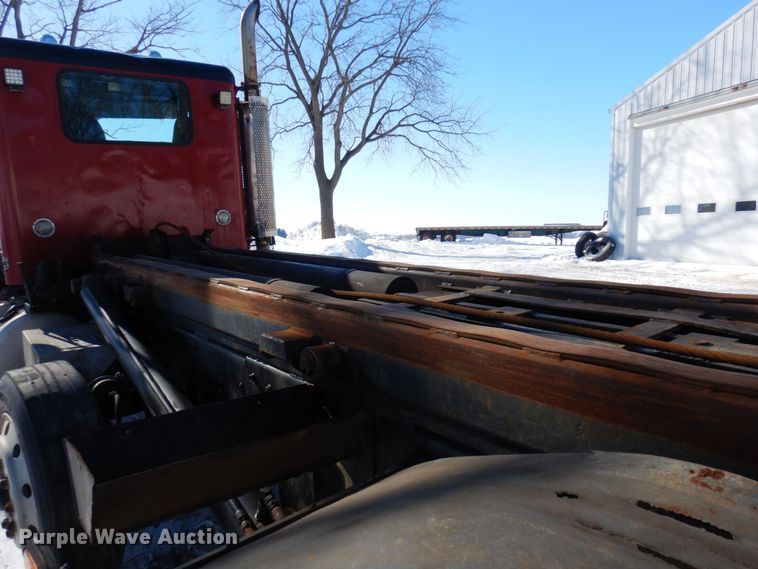 image for item KU9824 1996 Peterbilt 357  roll-off container truck