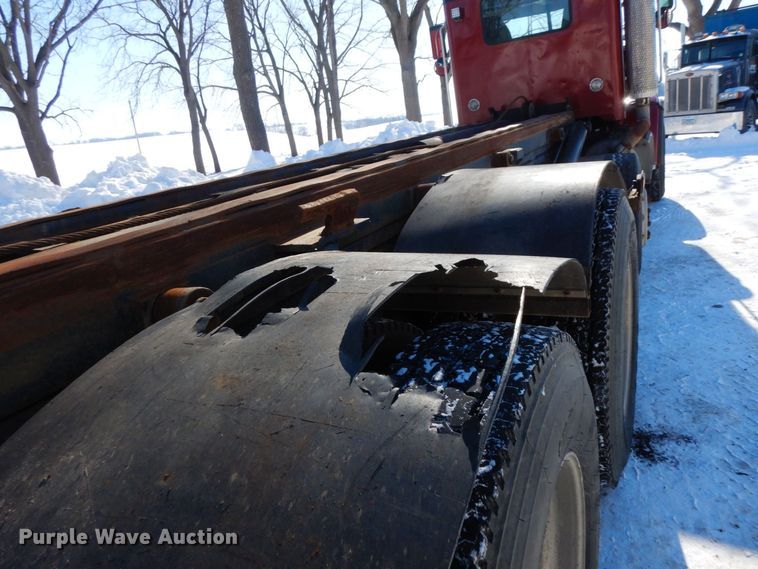 image for item KU9824 1996 Peterbilt 357  roll-off container truck