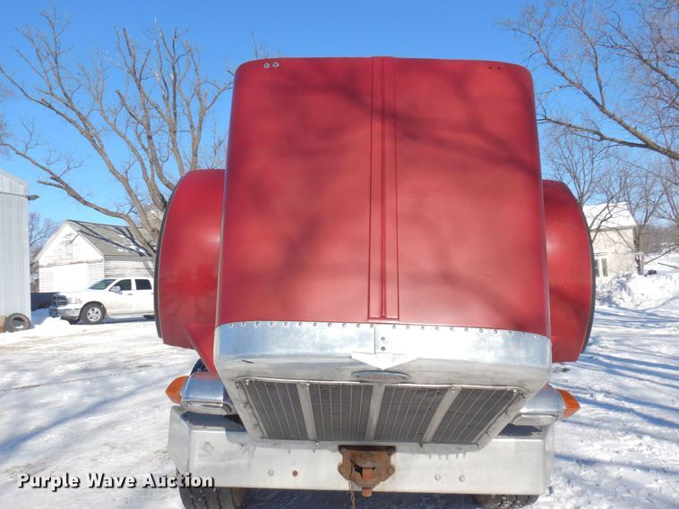 image for item KU9824 1996 Peterbilt 357  roll-off container truck