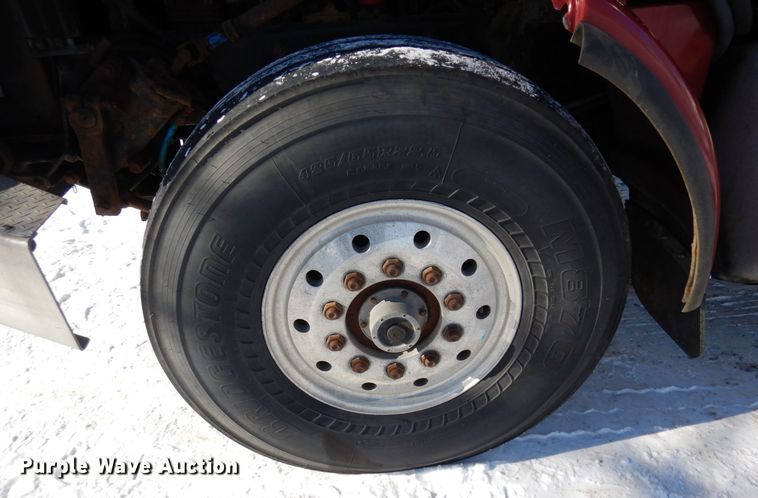 image for item KU9824 1996 Peterbilt 357  roll-off container truck