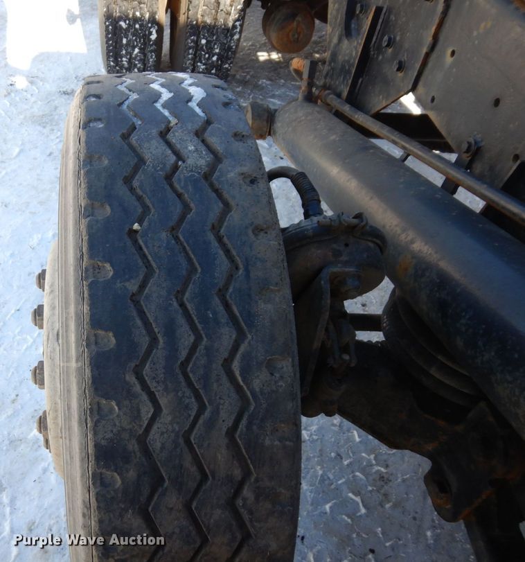 image for item KU9824 1996 Peterbilt 357  roll-off container truck