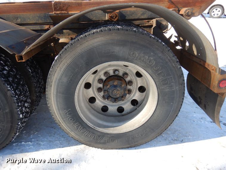 image for item KU9824 1996 Peterbilt 357  roll-off container truck