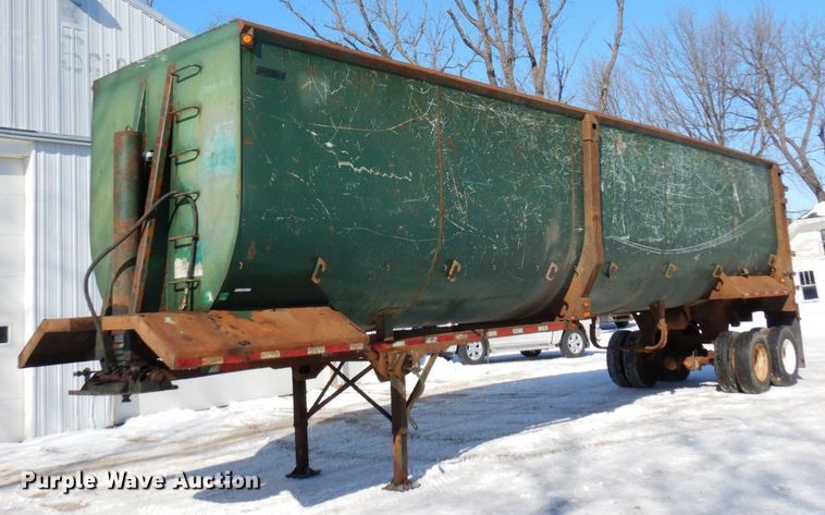 image for item KU9826 2005 Clement  end dump trailer