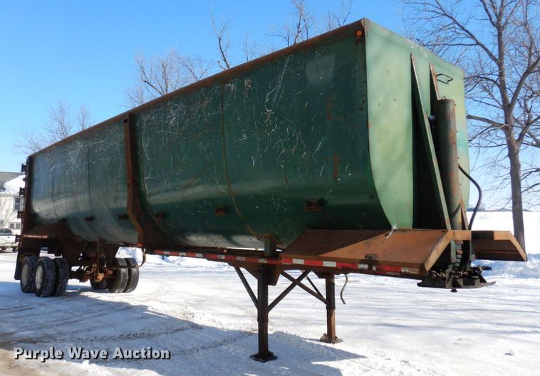 image for item KU9826 2005 Clement  end dump trailer