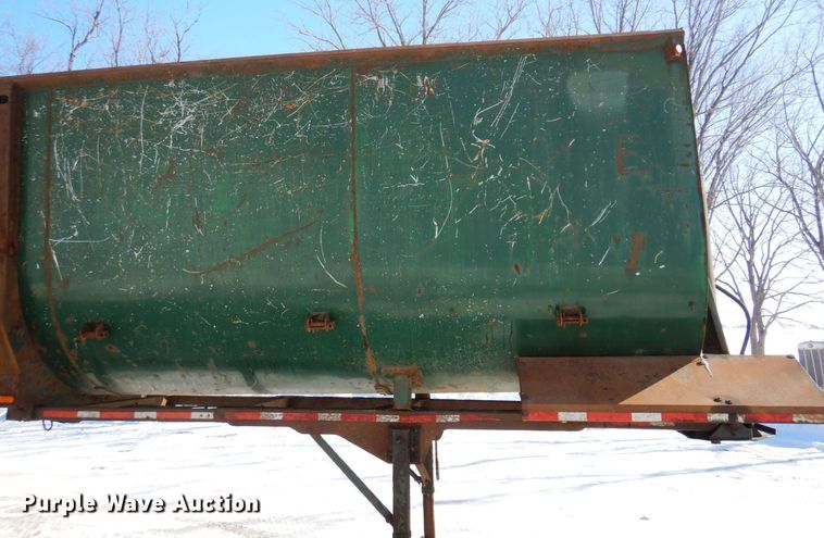 image for item KU9826 2005 Clement  end dump trailer