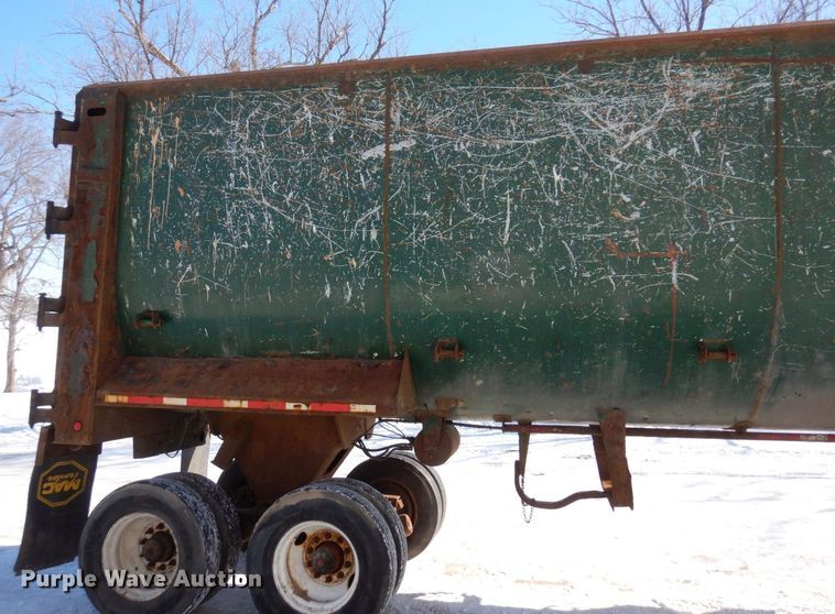 image for item KU9826 2005 Clement  end dump trailer