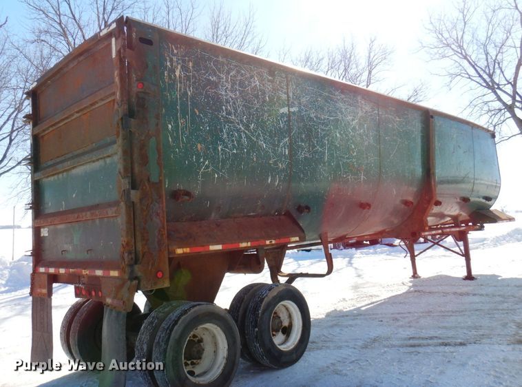 image for item KU9826 2005 Clement  end dump trailer