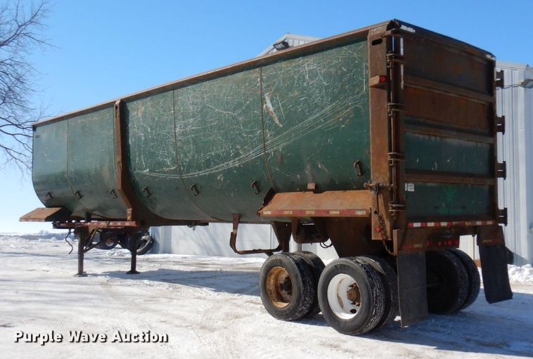 image for item KU9826 2005 Clement  end dump trailer