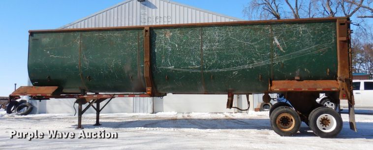 image for item KU9826 2005 Clement  end dump trailer