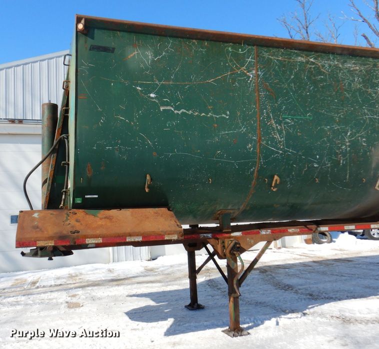 image for item KU9826 2005 Clement  end dump trailer
