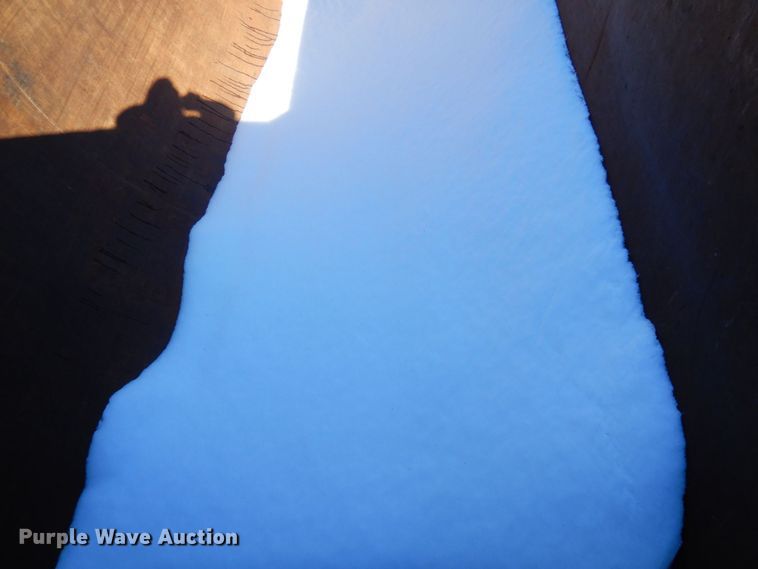 image for item KU9826 2005 Clement  end dump trailer