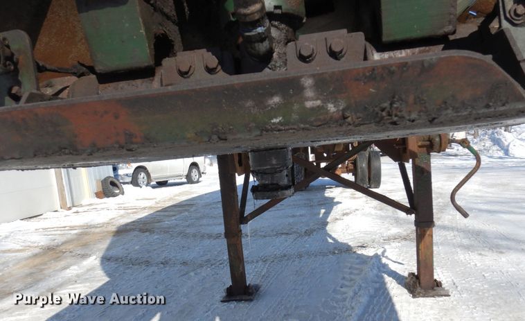 image for item KU9826 2005 Clement  end dump trailer