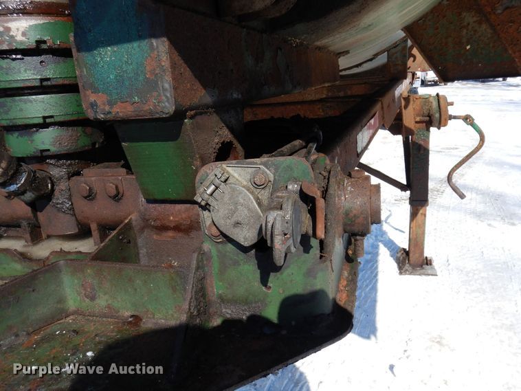 image for item KU9826 2005 Clement  end dump trailer