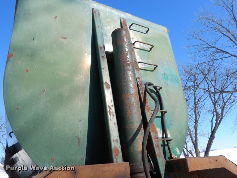 image for item KU9826 2005 Clement  end dump trailer