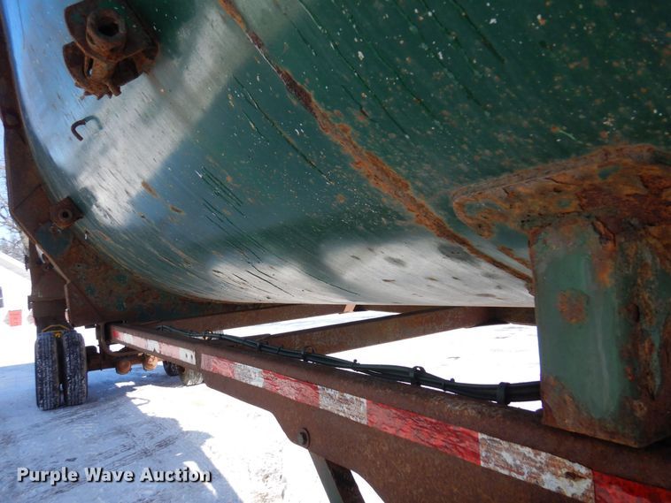 image for item KU9826 2005 Clement  end dump trailer