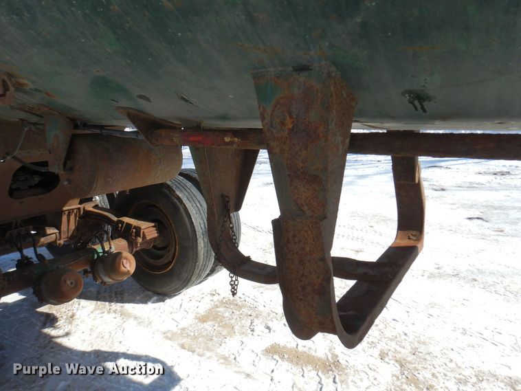 image for item KU9826 2005 Clement  end dump trailer