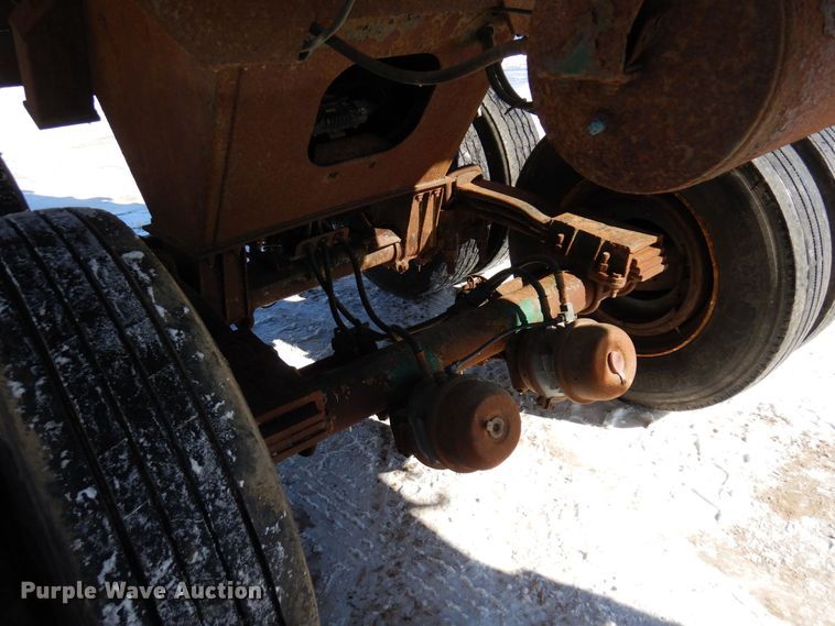 image for item KU9826 2005 Clement  end dump trailer