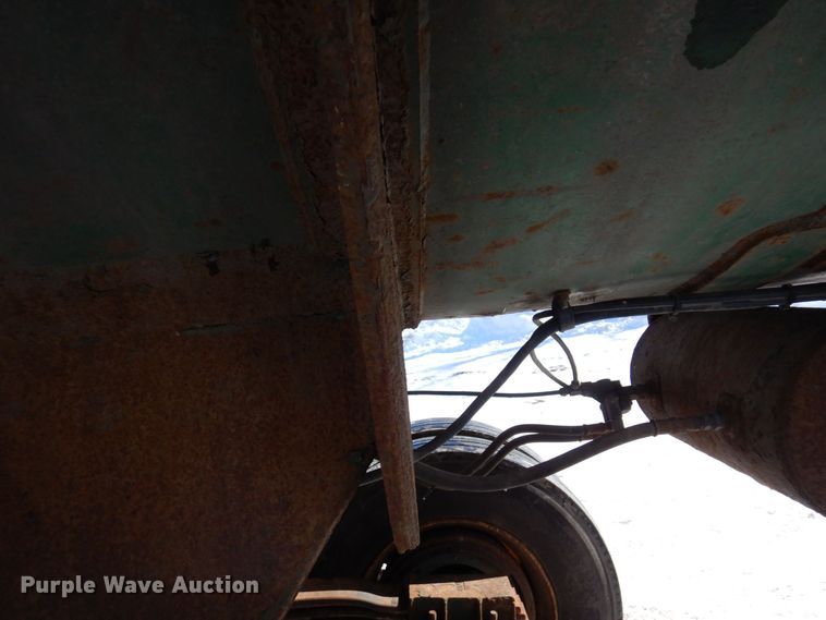 image for item KU9826 2005 Clement  end dump trailer