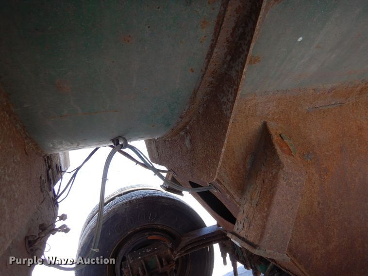 image for item KU9826 2005 Clement  end dump trailer