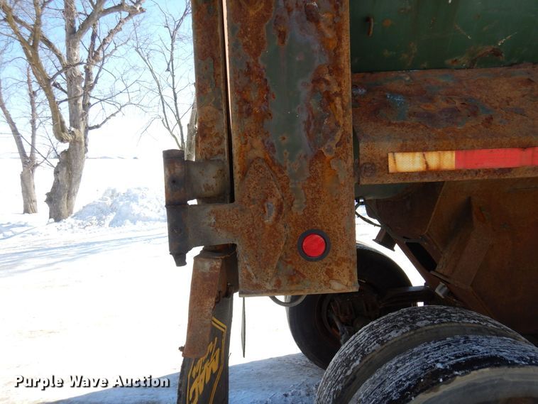 image for item KU9826 2005 Clement  end dump trailer