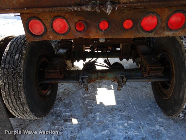 image for item KU9826 2005 Clement  end dump trailer