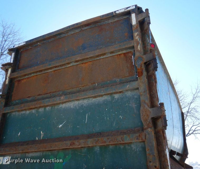 image for item KU9826 2005 Clement  end dump trailer