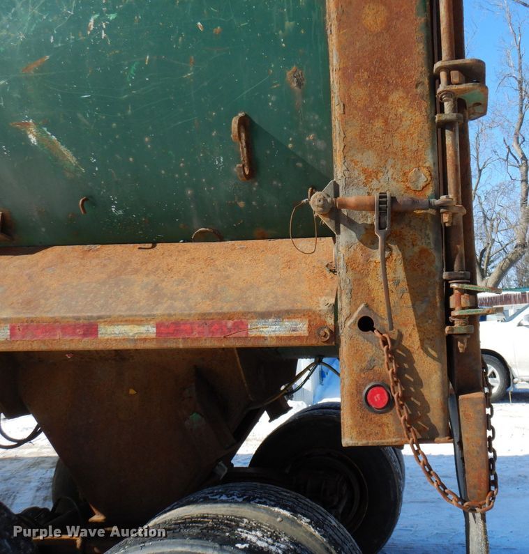 image for item KU9826 2005 Clement  end dump trailer