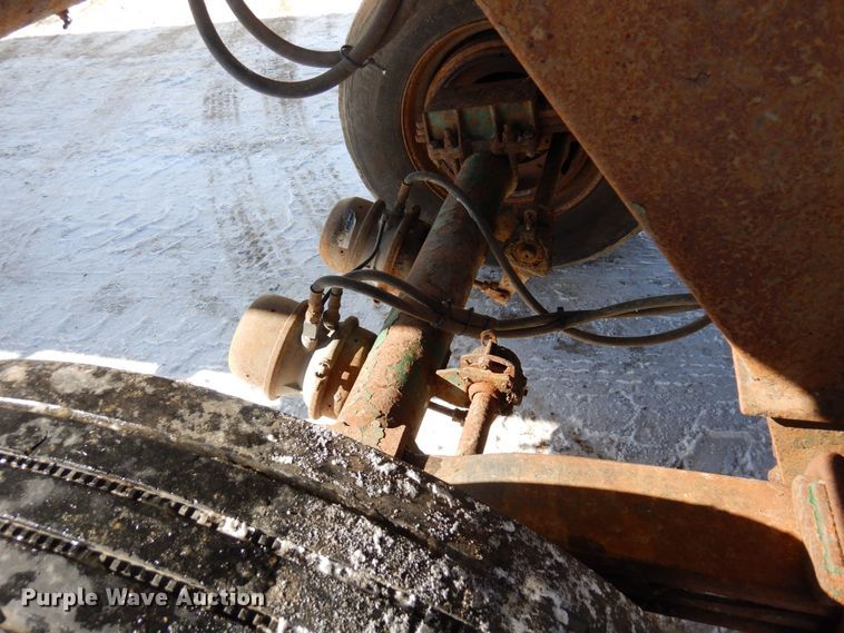 image for item KU9826 2005 Clement  end dump trailer